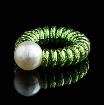 Резинка-пружинка силиконовая с текстильным декором и крупной бусиной " NO:2248 " зеленый фото 88231