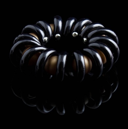 Резинка-пружинка для волос с матовыми бусинами " KRA-2242 " черный/коричневый фото 88032
